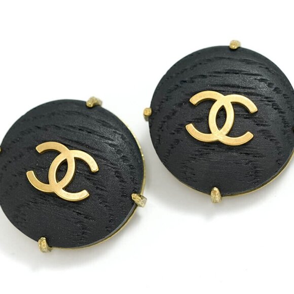 CHANEL CC Logos Black Round Wood Clip-On Earrings Gold Tone 94P Auth w/Box